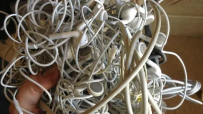 Без малого центнер наушников задержан на границе Казахстана и КНР