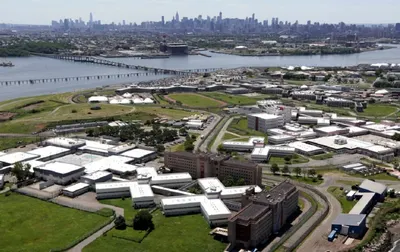 Самую крупную в мире тюрьму закрывают власти Нью-Йорка