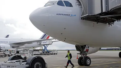 Два самолета столкнулись в парижском аэропорту