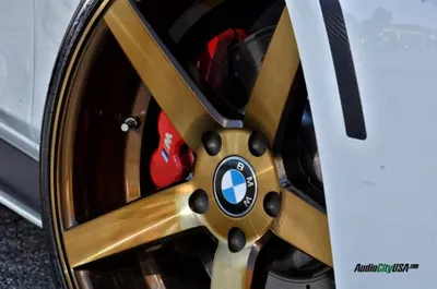 BMW анонсировала компактный зарядник для электромобилей