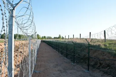 Семью из пяти человек расстреляли на границе КР и Таджикистана