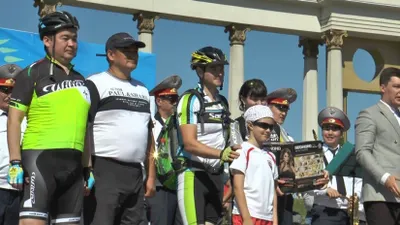 Свыше 200 полицейских Алматы приняли участие в велопробеге