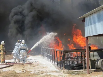 Пожар на нефтехранилище в ЮКО полностью потушен