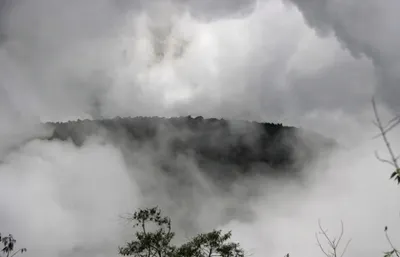 В Индонезии из-за извержения вулкана эвакуируют тысячи людей