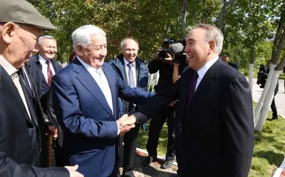 Назарбаев встретился с бывшими коллегами