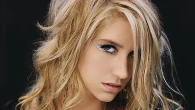 Певица Кеша обвинила продюсера в сексуальных домогательствах