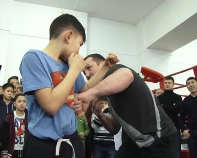 Сильнейший боксер планеты Денис Лебедев дал мастер-класс в Павлодаре