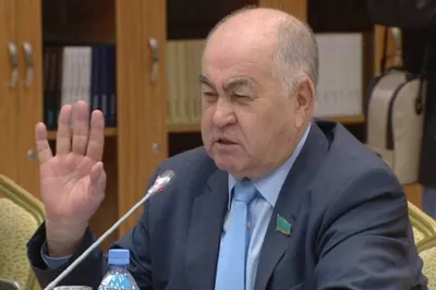 Владислава Косарева призвали покинуть парламент