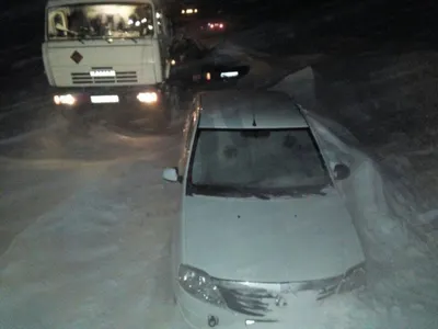 Эвакуируемые люди не хотят бросать заметенные снегом автомобили в ВКО. ФОТО