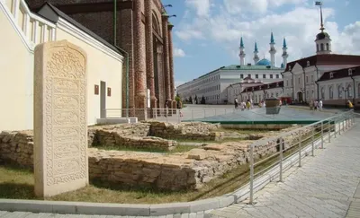 Кремлевскую стену очистят от могил