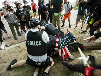 Религиозный фанатик напал на трех полицейских в Нью-Йорке