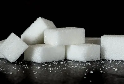 Сахар воздействует на мозг подобно наркотикам – ученые