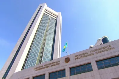 Пожилым депутатам разрешили не приходить на заседания в Казахстане