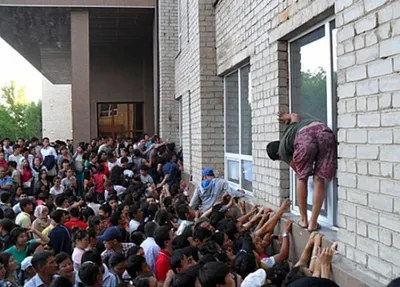 За результатами ЕНТ выпускникам приходилось лезть на стены