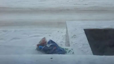 В Астане арестовали мусорящего с балкона жителя