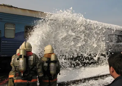 Локомотив загорелся после столкновения с вагонами в ВКО