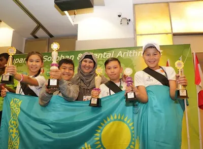 Сборная Казахстана завоевала 4 золотых кубка по ментальной арифметике