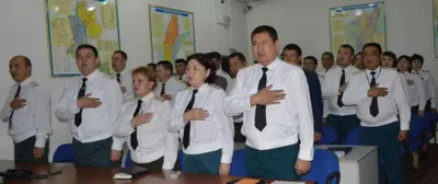 Спасатели Алматы поздравили 1 мая ветеранов