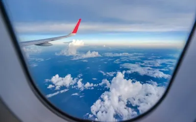 Два НЛО пролетели рядом с пассажирским самолетом