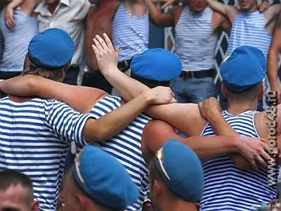 В Костанае десантники подрались с полициейскими [видео]