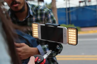 В Милане запретили селфи-палки в рамках борьбы с антисоциальным поведением