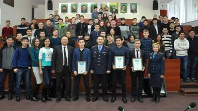 Павлодарских студентов наградили за спасение девушки от рук опасного рецидивиста
