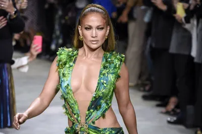 Мокрая и сексуальная – Дженнифер Лопес опубликовала селфи из спортзала