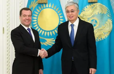 Медведев отметил интерес России к политическим процессам в Казахстане