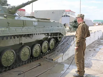 В казахстанских воинских частях готовят технику к зиме