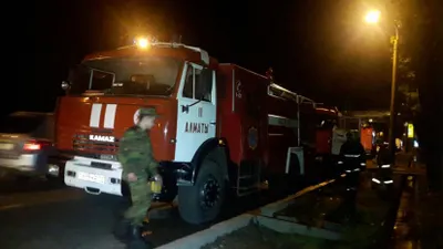 В центре Алматы сгорел гараж