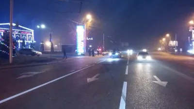 Водитель BMW снес рекламную конструкцию на АЗС (ФОТО)