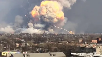 Видео со взрывами боеприпасов в украинском городе выдают за ЧП в Арыси