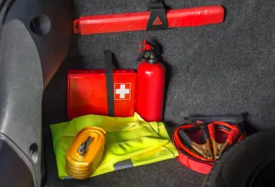 Казахстанцы массово скупают автомобильные аптечки и огнетушители