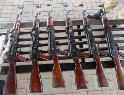 Казахстанец с шестью автоматами задержан на границе с Россией