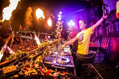 Всемирный день ди-джея и праздник учителей в Ливане