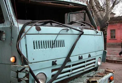 Труба упала на «КамАЗ». Водитель погиб