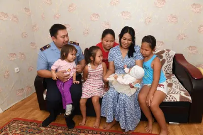 Бакытжан Сагинтаев встретился с семьей двухмиллионной жительницы Алматы