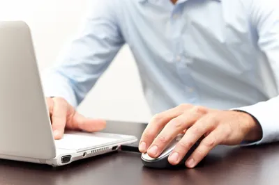 На 12 миллионов тенге обманул сотрудник банка жителей Казахстана