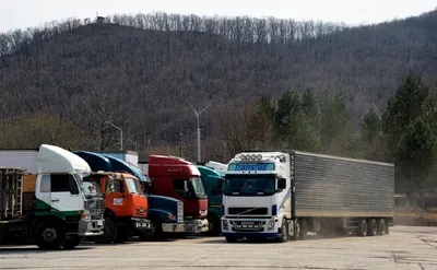 На гребне волны: кто стоит за протестами дальнобойщиков в Казахстане