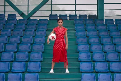 Самая красивая футболистка Казахстана не ответила на нескромные вопросы россиян