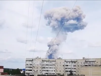 Несколько взрывов произошло на оборонном заводе в России