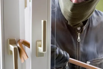 20-летний павлодарец ограбил пенсионера в Усть-Каменогорске