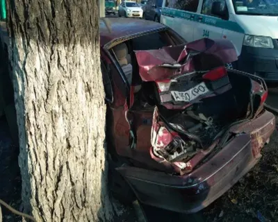 В Алматы грузовик врезался в легковой автомобиль. Есть пострадавшие