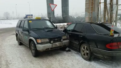 В Алматы неуправляемый автомобиль сбил пенсионерку