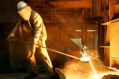 Сталевар упал в раскаленную печь в Таразе