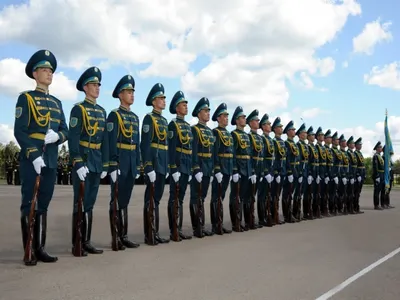 День республиканской гвардии Казахстана, цветных карандашей и святого Урхо