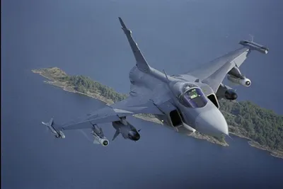 Истребитель ВВС вызвал панику среди туристов на острове Самуи