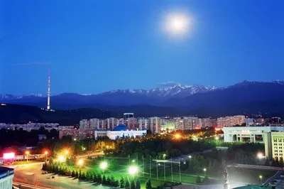 Треть всего уличного освещения обновят до конца года в Алматы