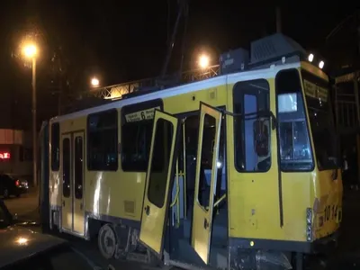 Трамвай снес автомобили в Алматы, есть пострадавшие (ФОТО)