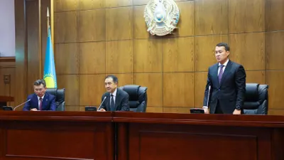 Бакытжан Сагинтаев представил коллективу нового министра финансов